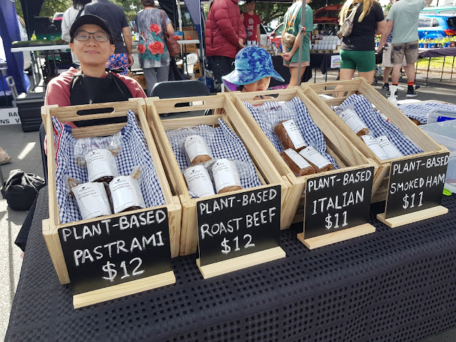 Orewa Beach Farmer's Market - Supermarket