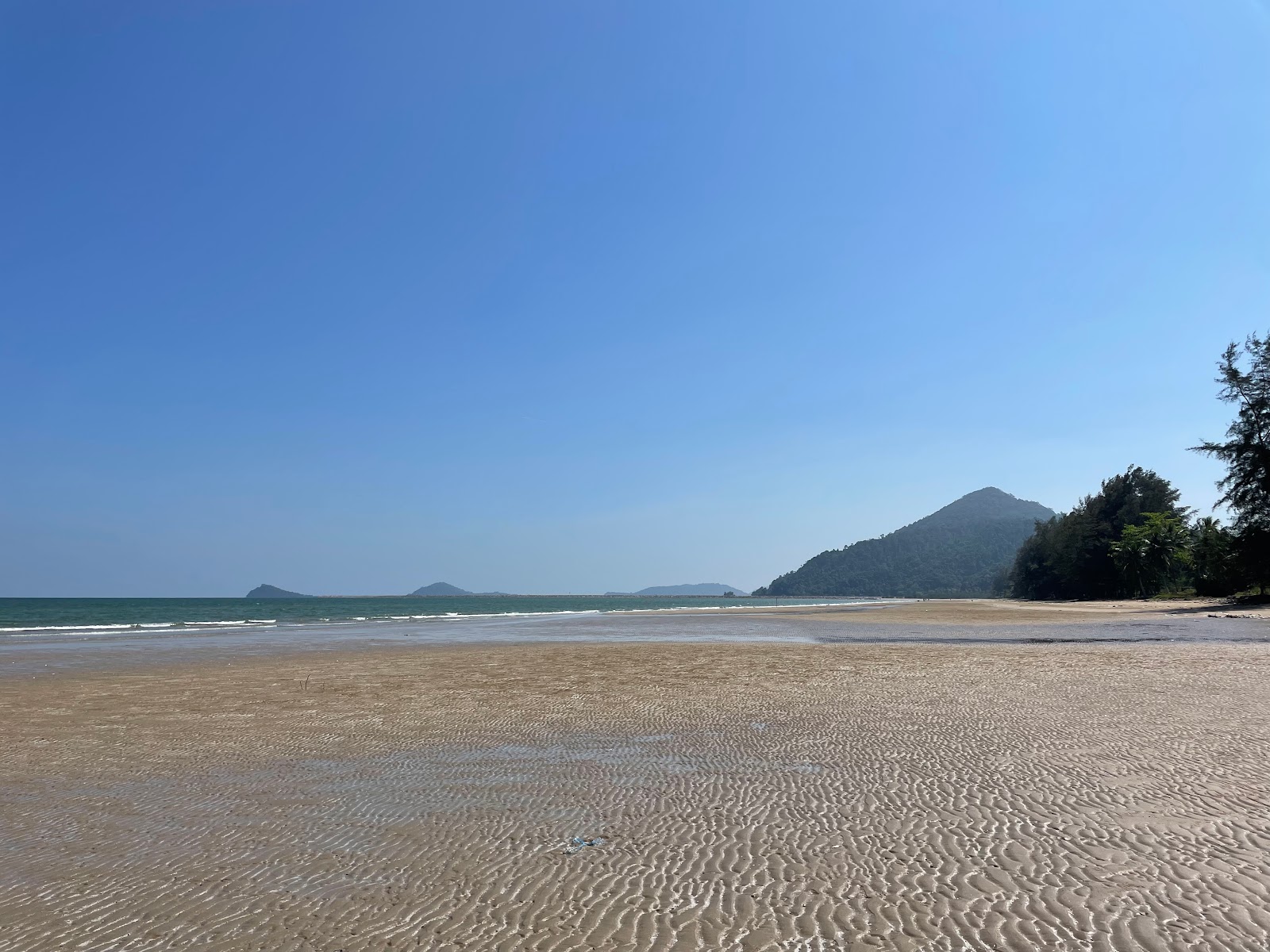 Foto de Arunothai Beach con parcialmente limpio nivel de limpieza