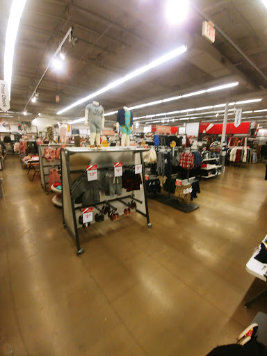 Clothing Store «Old Navy», reviews and photos, 2828 E 3rd St, Bloomington, IN 47401, USA