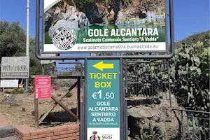 Gole dell'Alcantara - Ingresso comunale image