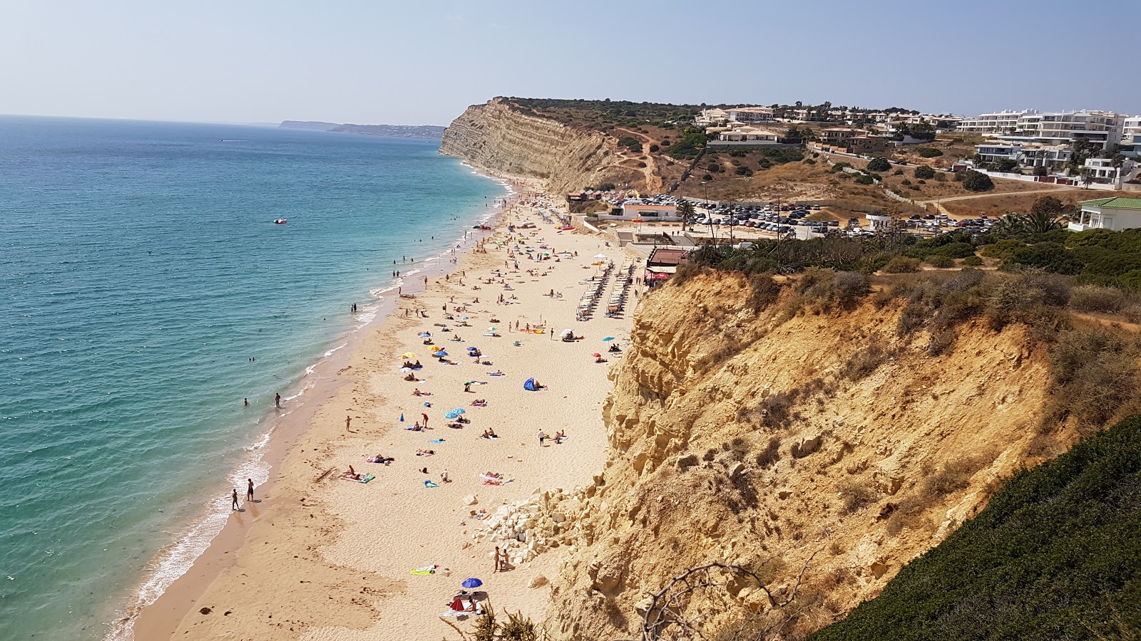 Zdjęcie Praia de Porto de Mos z powierzchnią drobny beżowy piasek