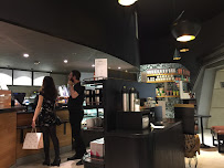 Atmosphère du Restaurant servant le petit-déjeuner Starbucks à Paris - n°10