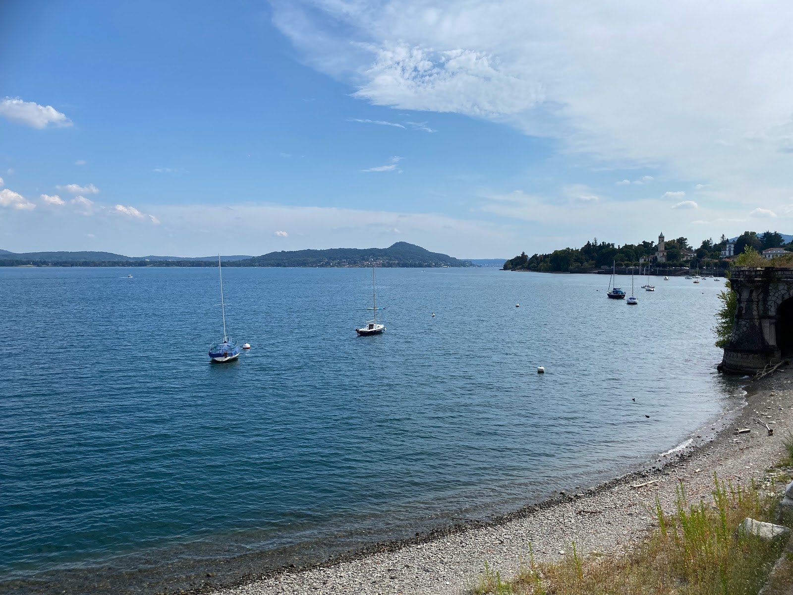 Foto van Spiaggia Lago Maggiore wilde omgeving