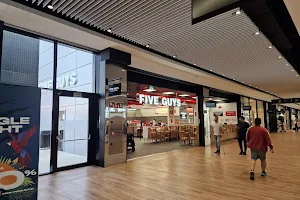 Five Guys Getafe The Style Outlets image