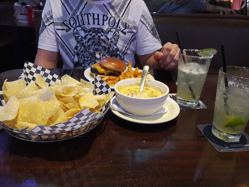 Sports Bar «Brass Rail Sports Bar, Restaurant & Pool Hall», reviews and photos, 4940 NE 81st St, Kansas City, MO 64119, USA