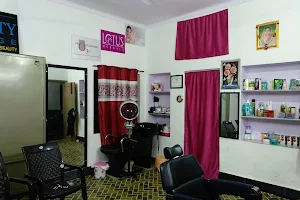 "The Beauty Lounge" image