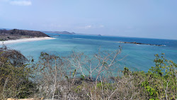 Foto von Sokat Beach umgeben von Bergen