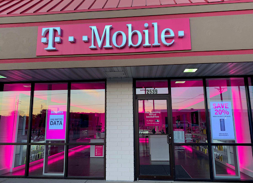 Cell Phone Store «T-Mobile», reviews and photos, 2539 Willowcreek Rd, Portage, IN 46368, USA