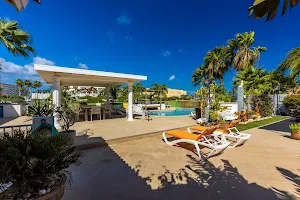 Modern Hotel Aruba image