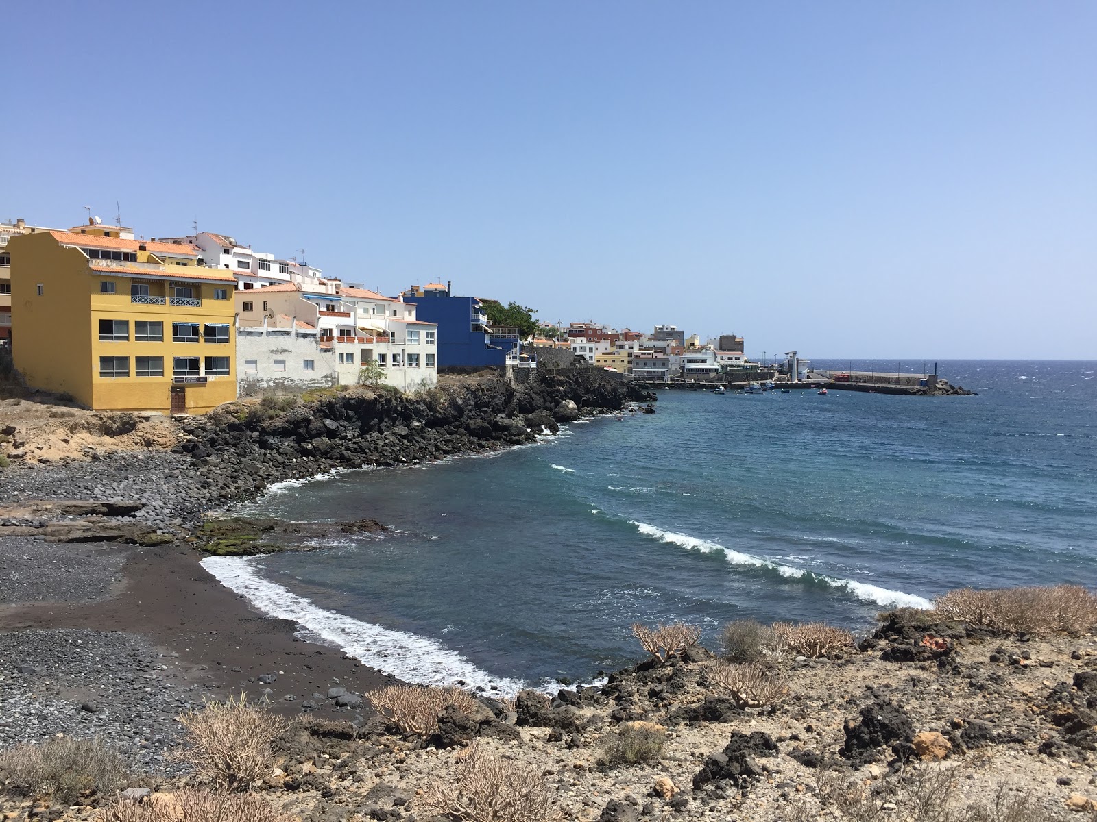 Foto de Playa la Maretas con arena marrón superficie