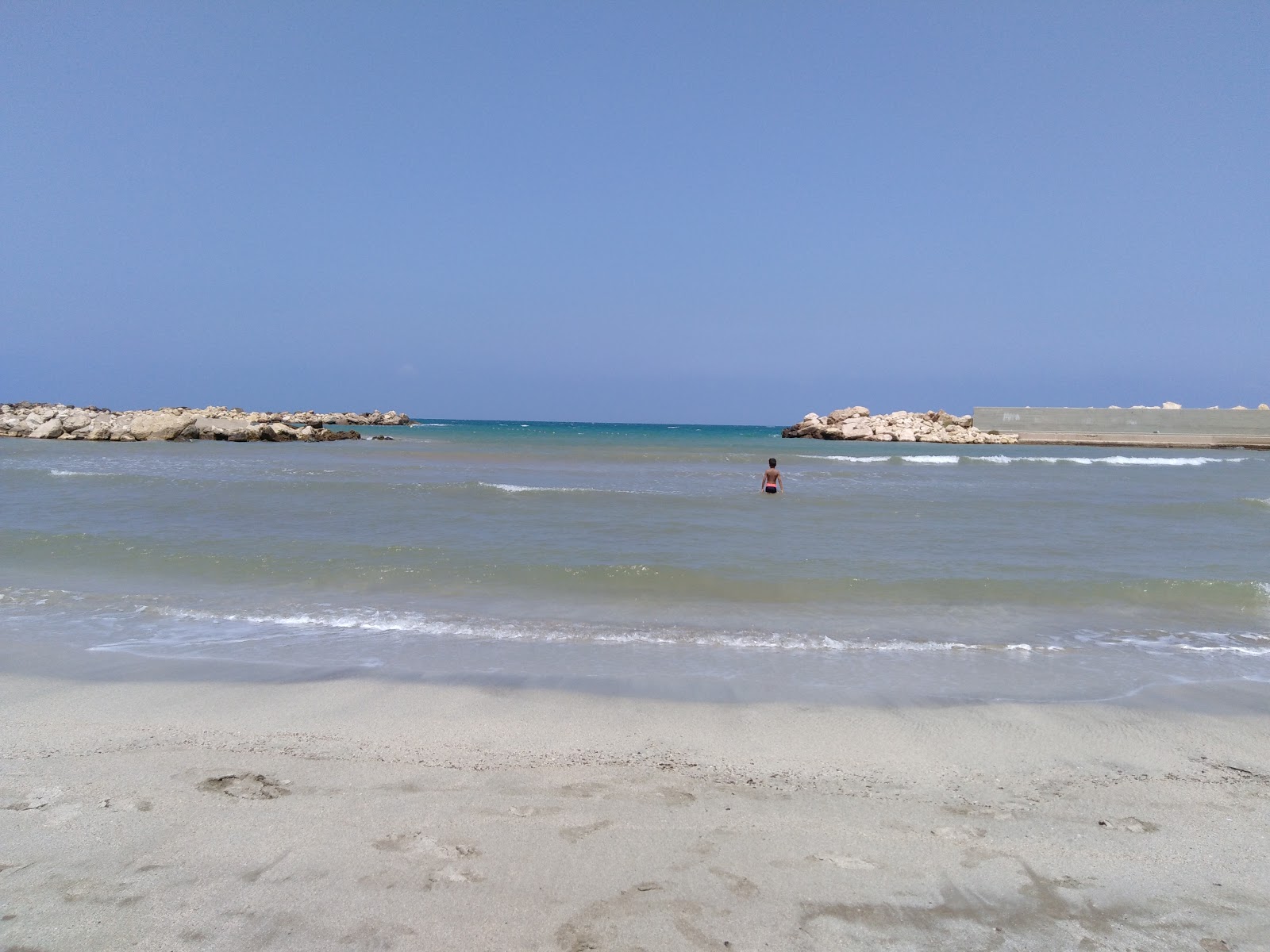 Foto de Manara Beach con cala pequeña
