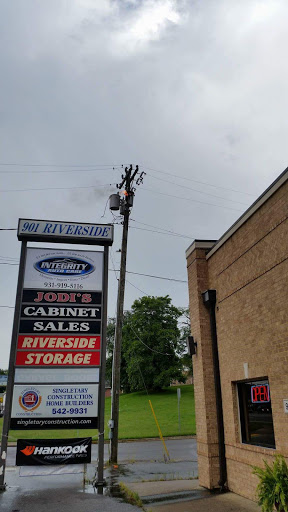 Auto Repair Shop «Integrity Auto Care», reviews and photos, 901 S Riverside Dr a, Clarksville, TN 37040, USA