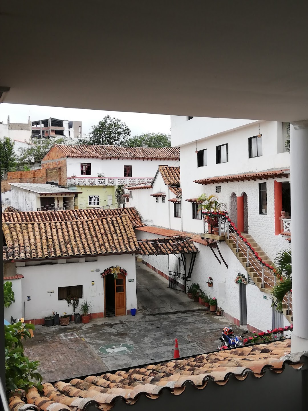 Hotel El Principe - Paqueadero