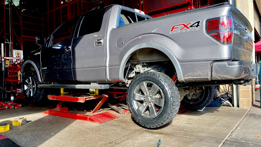 Tire Shop «Discount Tire Store - Tigard, OR», reviews and photos, 11462 SW Pacific Hwy, Tigard, OR 97223, USA