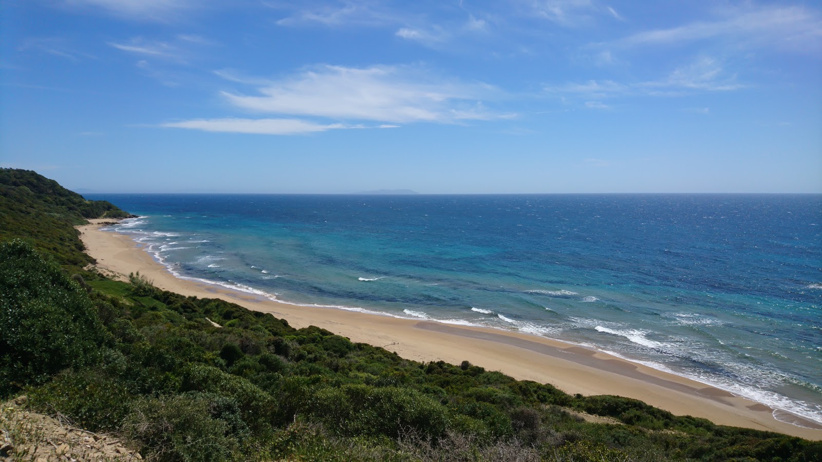 Foto von Megas Choros beach mit heller feiner sand Oberfläche