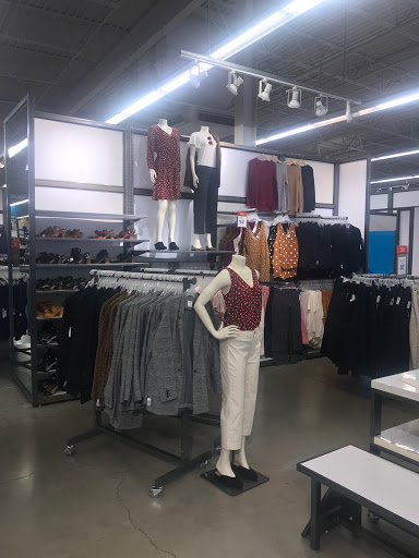 Clothing Store «Old Navy», reviews and photos, 5625 Bay St, Emeryville, CA 94608, USA