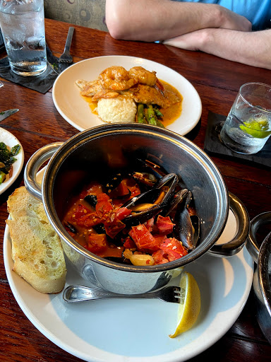 American Restaurant «EdgeWild Restaurant & Winery», reviews and photos, 550 Chesterfield Center, Chesterfield, MO 63017, USA