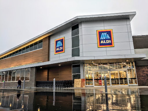 Shopping Mall «Sibley Plaza», reviews and photos, 2401 7th St W, St Paul, MN 55116, USA