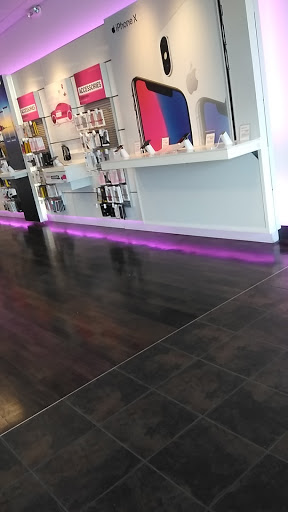 Cell Phone Store «T-Mobile», reviews and photos, 4680 W Broad St, Columbus, OH 43228, USA