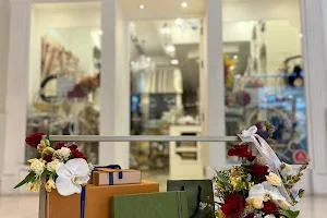 Al Ara Gifts and Flowers Shop الآراء للهدايا و الزهور image