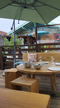 Atmosphère du Restaurant de fruits de mer La terrasse de Larros à Gujan-Mestras - n°10