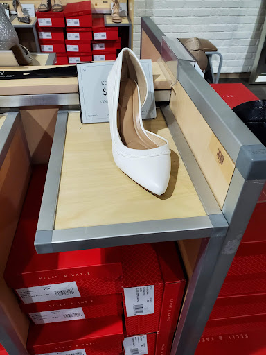 Shoe Store «DSW Designer Shoe Warehouse», reviews and photos, 1300 Huguenot Rd, Midlothian, VA 23113, USA