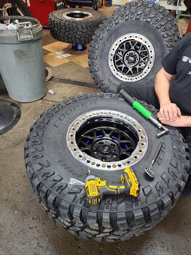 Auto Repair Shop «Jeffersonville Auto Repair», reviews and photos, 1401 E 8th St, Jeffersonville, IN 47130, USA