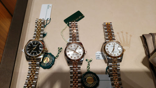 Jewelry Store «Davis Jewelers», reviews and photos, 9901 Forest Green Blvd, Louisville, KY 40223, USA