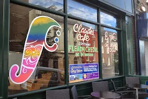 Claudes Café image