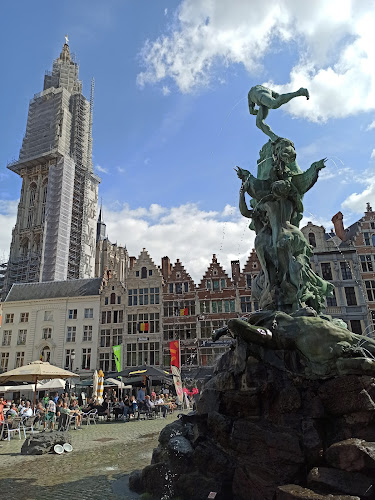 Brabofontein en standbeeld - Antwerpen