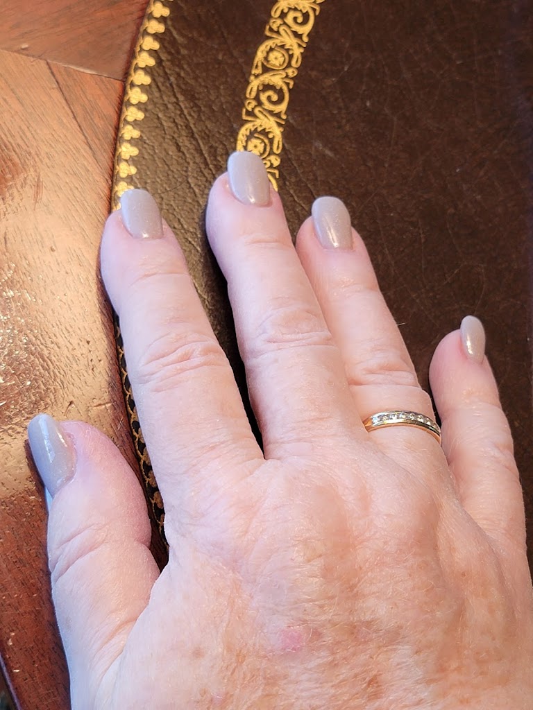 K & M Nails 37160