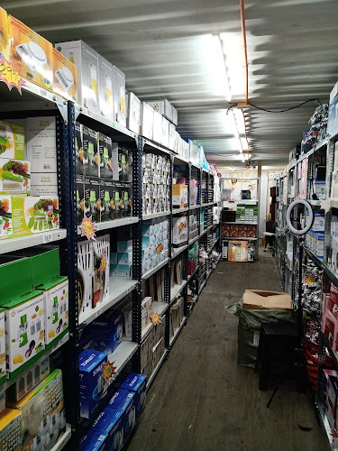 Opinii despre Decabox Minibodegas Spa în La Granja - Tienda