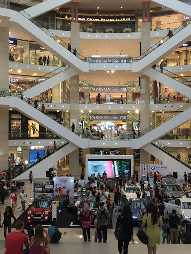 Shopping Mall «Pavilion Shopping Center», reviews and photos, 24055 Chagrin Blvd, Beachwood, OH 44122, USA