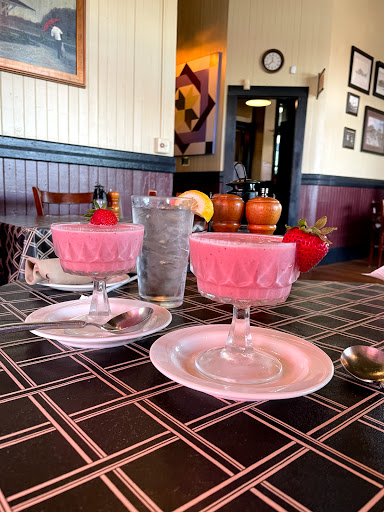 American Restaurant «D & R Depot», reviews and photos, 63 Lake St, Le Roy, NY 14482, USA