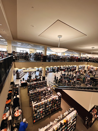 Book Store «Barnes & Noble», reviews and photos, 91 Old Country Rd, Carle Place, NY 11514, USA