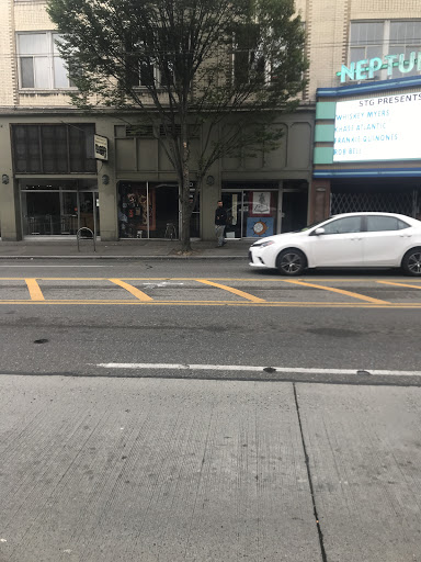 Book Store «Edge of the Circle Books», reviews and photos, 1307 NE 45th St, Seattle, WA 98105, USA