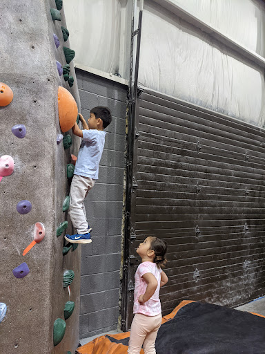 Rock Climbing Gym «Vertical Rock Indoor Climbing Center», reviews and photos, 10225 Nokesville Rd, Manassas, VA 20110, USA