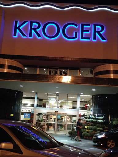 Shopping Mall «River Oaks Shopping Center», reviews and photos, 1964 W Gray St, Houston, TX 77019, USA