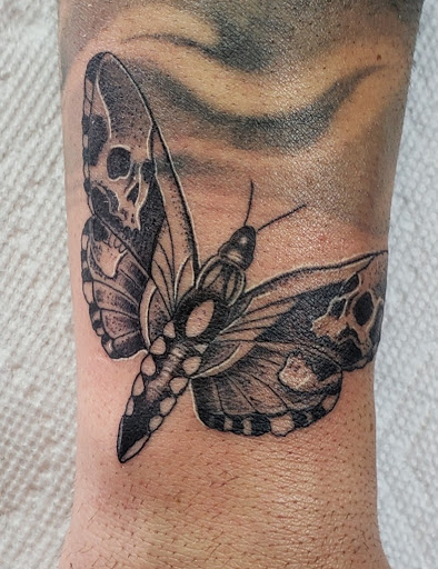 Tattoo Shop «Funky Rooster Tattoo and Art Gallery», reviews and photos, 73 S Grove Ave, Elgin, IL 60120, USA