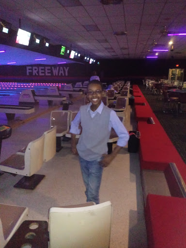 Bowling Alley «Freeway Lanes of Warren», reviews and photos, 2700 Parkman Rd NW, Warren, OH 44485, USA