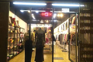 Butik Amena Evelyn Parit Raja image