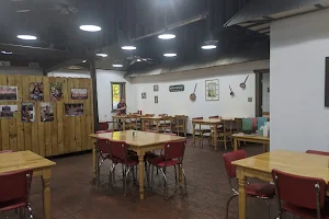 Bob's Landmark Eatery image