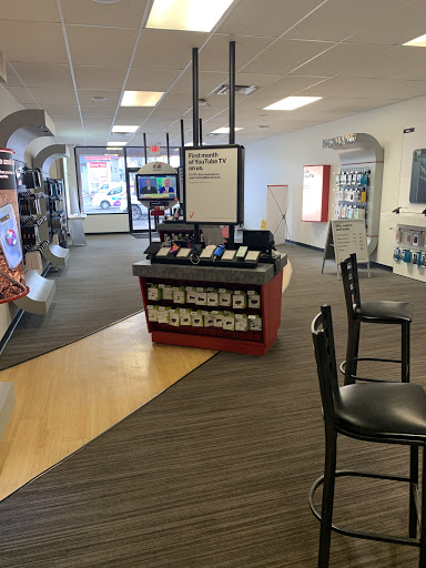Cell Phone Store «Verizon Authorized Retailer, TCC», reviews and photos, 2901 E Main St, Endwell, NY 13760, USA