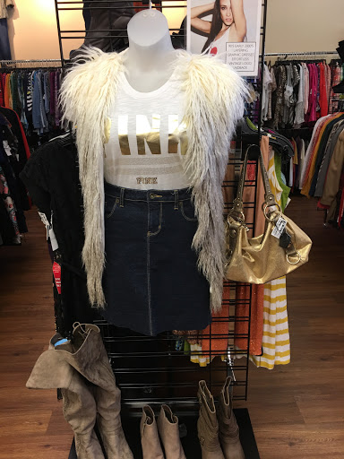 Used Clothing Store «Clothes Mentor», reviews and photos, 306 Oyster Point Rd, Newport News, VA 23602, USA