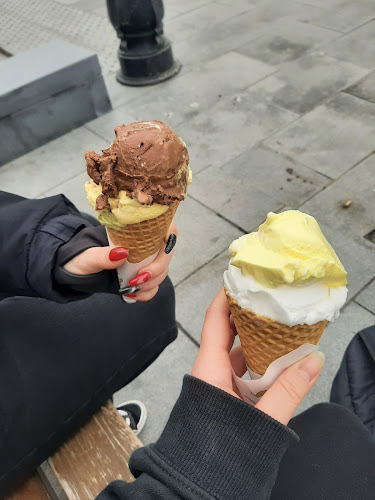 Lila Fagyizó - Fagylaltozó