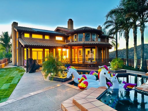 Trey Alligood Real Estate Agent Douglas Elliman Beverly Hills The Alligood Real Estate Group DRE 02099406 image