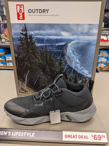 Sportswear Store «Columbia Sportswear Outlet Store at Woodburn Premium Outlets», reviews and photos, 1001 N Arney Rd #112, Woodburn, OR 97071, USA