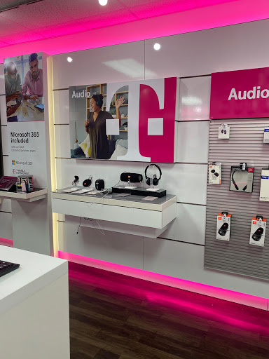 Cell Phone Store «T-Mobile», reviews and photos, 16600 W 159th St #103, Lockport, IL 60441, USA