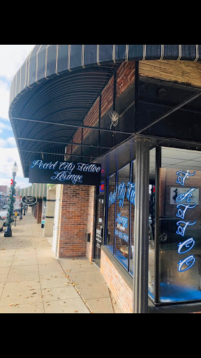 Tattoo Shop «Pearl City Tattoo», reviews and photos, 229 E 2nd St, Muscatine, IA 52761, USA