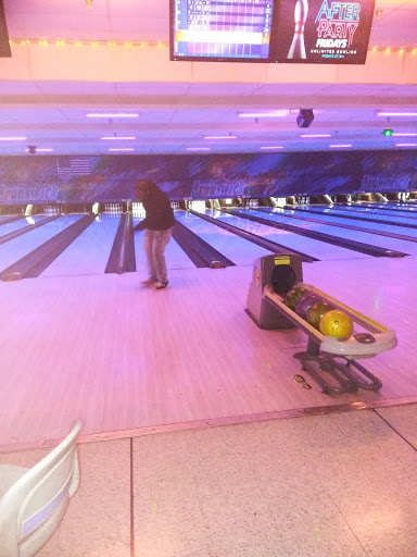 Bowling Alley «Brunswick Zone Foothill Lanes», reviews and photos, 17238 E Foothill Blvd, Fontana, CA 92335, USA